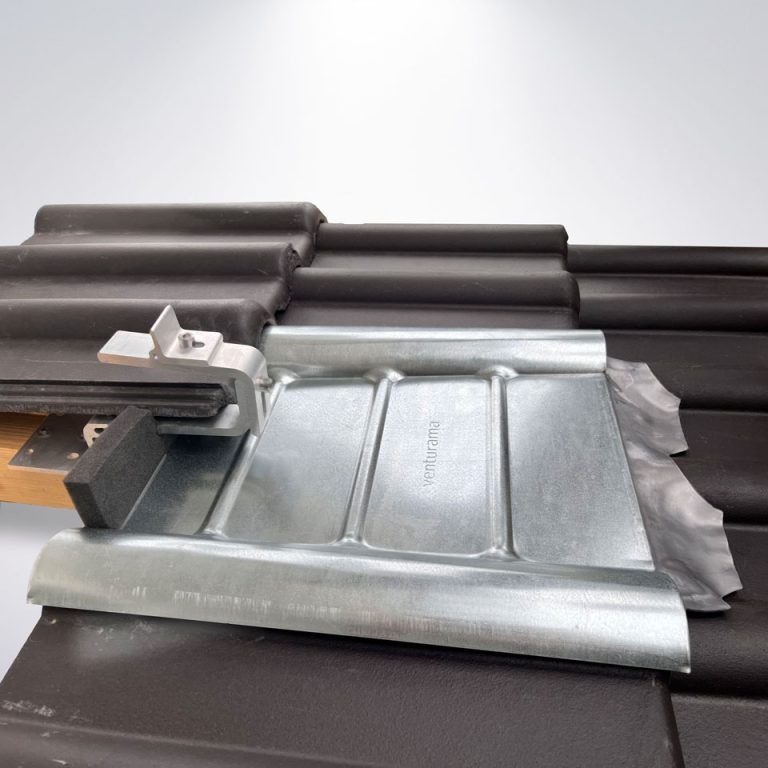 Montagebeispiel - Blechziegel Frankfurter Pfanne für Photovoltaik Anlagen - Metalldachplatten