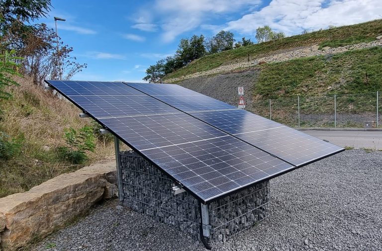 Produktbild: Vier leistungsstarke Module von JA Solar