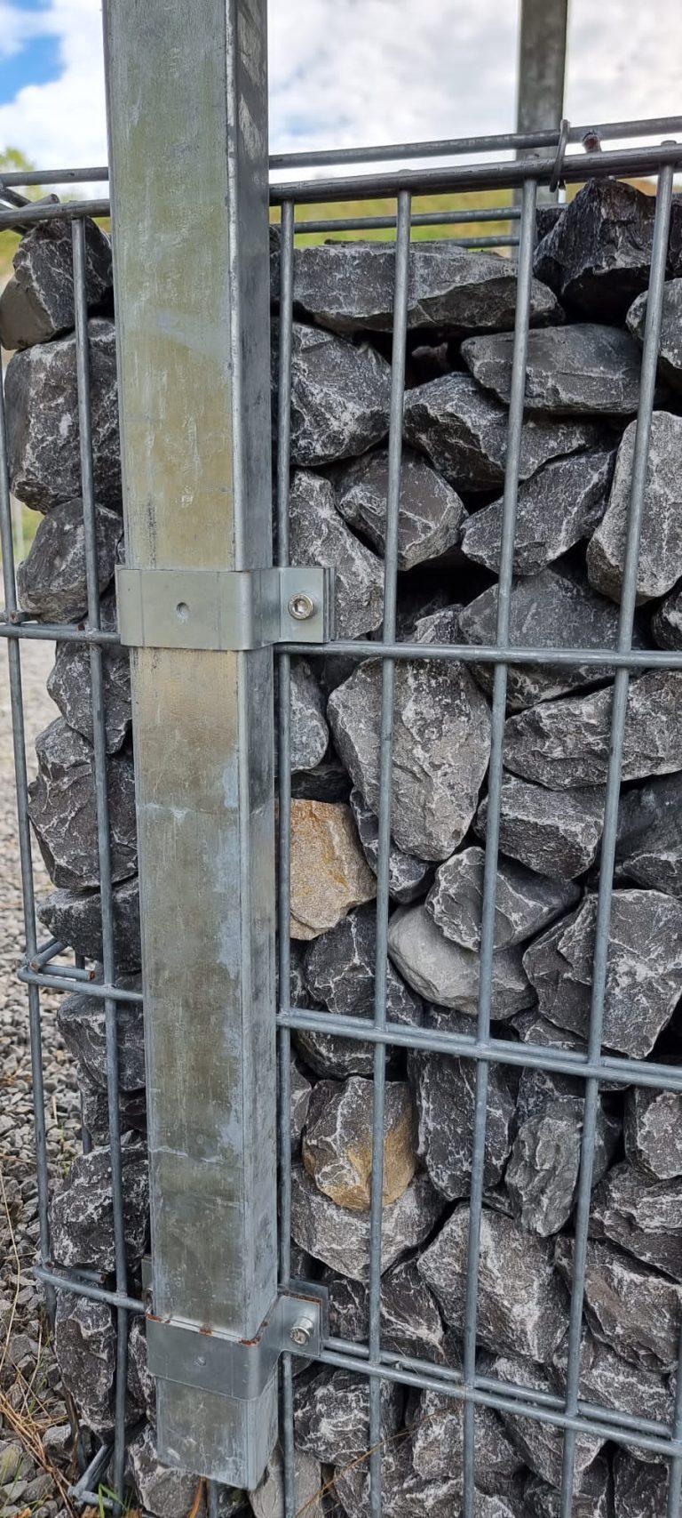 Anwenderbild: Befüllung der Gabione für die Solaranlage
