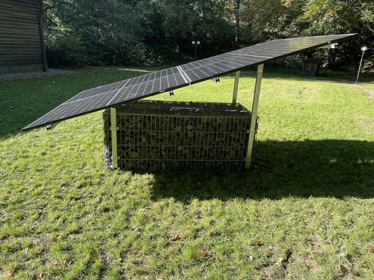 Seitenansicht: Cestino Solare Singolare – Solaranlage für den Garten