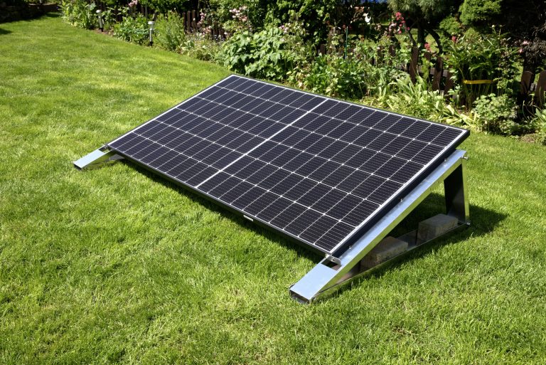Aufständerung in Aktion - FlatFlex - Flachdach-Aufständerung Set für 2 PV-Module nebeneinander