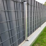 Halterung in Aktion - Balkonkraftwerk Halterung für Balkon und Zaun - Set für 1 PV Modul
