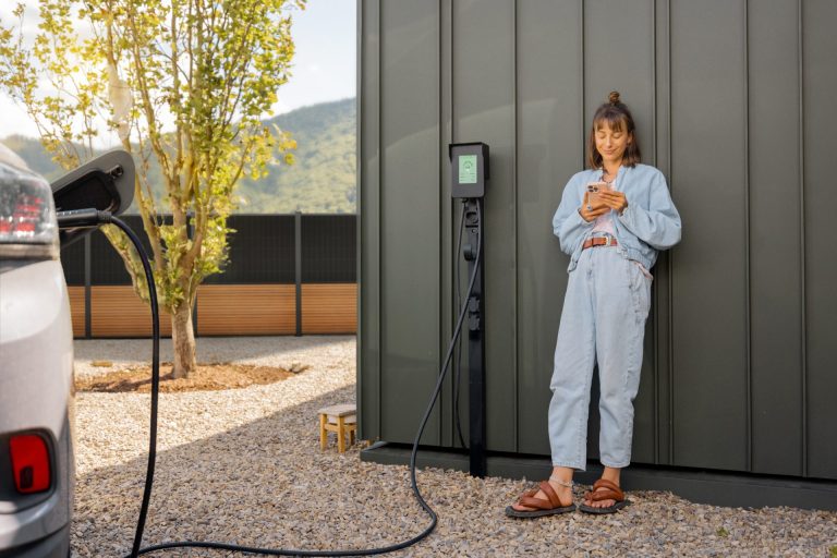 Solarzaun in Aktion - FlexPVence Solarzaun 1,80 x 5,58 m mit drei PV Modulen