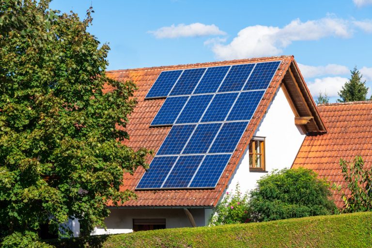 Photovoltaik Anlage auf einem Ziegeldach