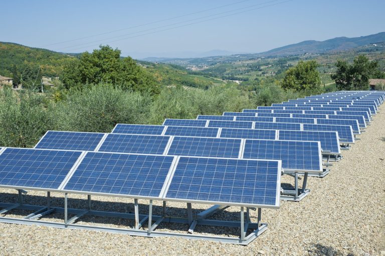 Photovoltaik Anlage im freien - Beitragsbild